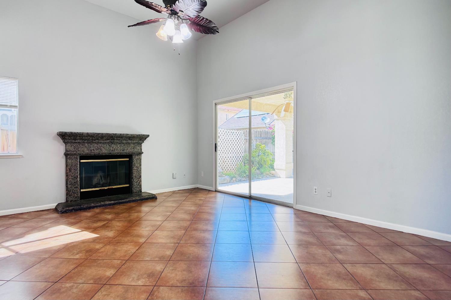 873 Garland Ave, Clovis, CA 93612