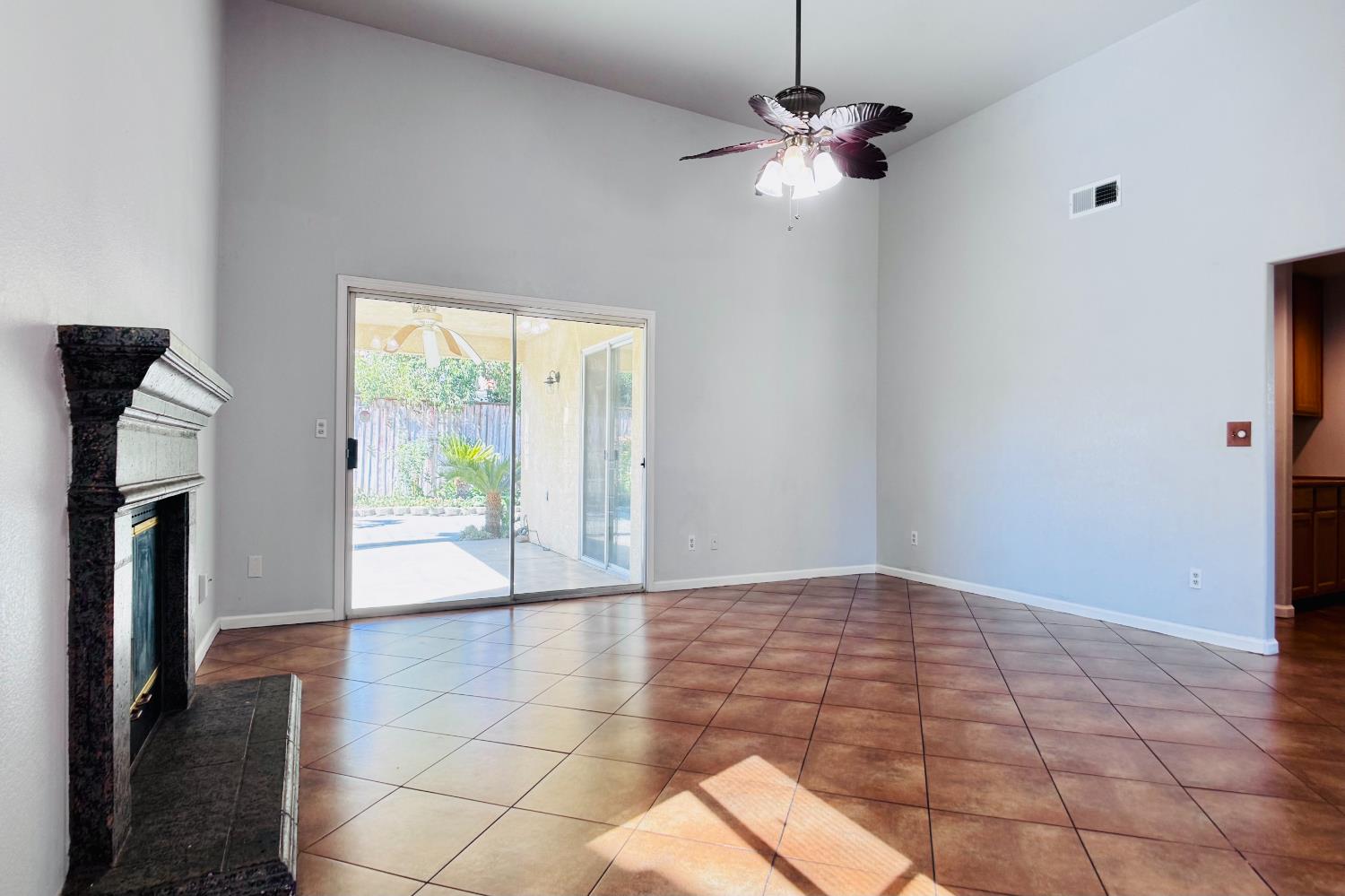 873 Garland Ave, Clovis, CA 93612