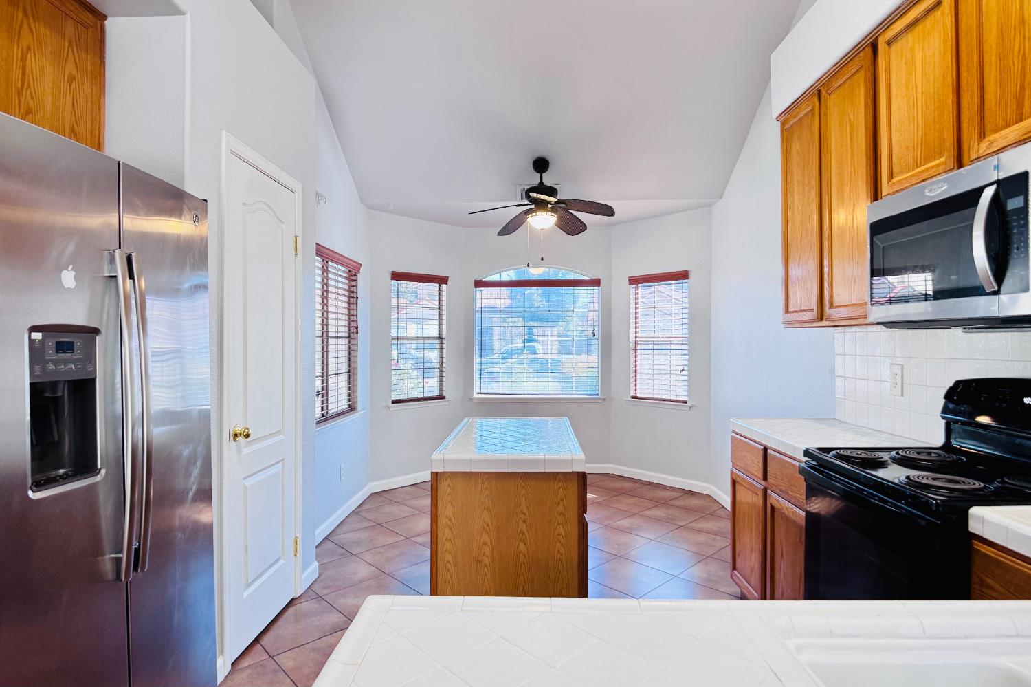 873 Garland Ave, Clovis, CA 93612