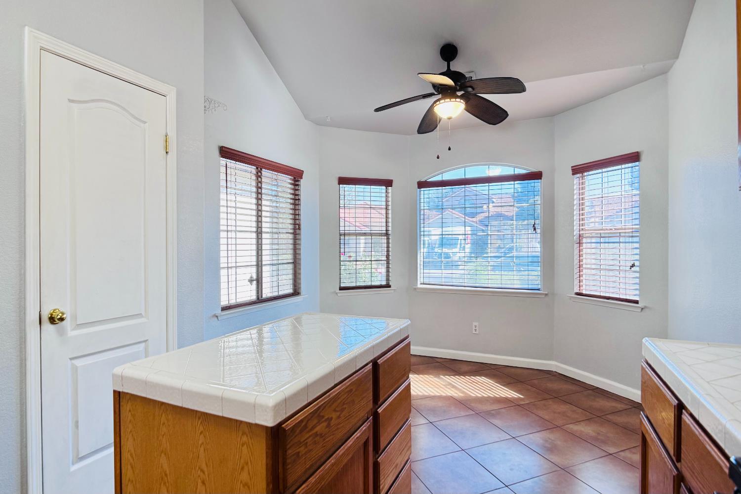 873 Garland Ave, Clovis, CA 93612