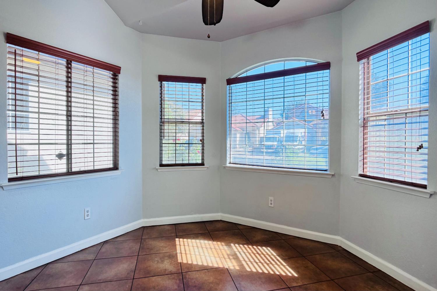 873 Garland Ave, Clovis, CA 93612