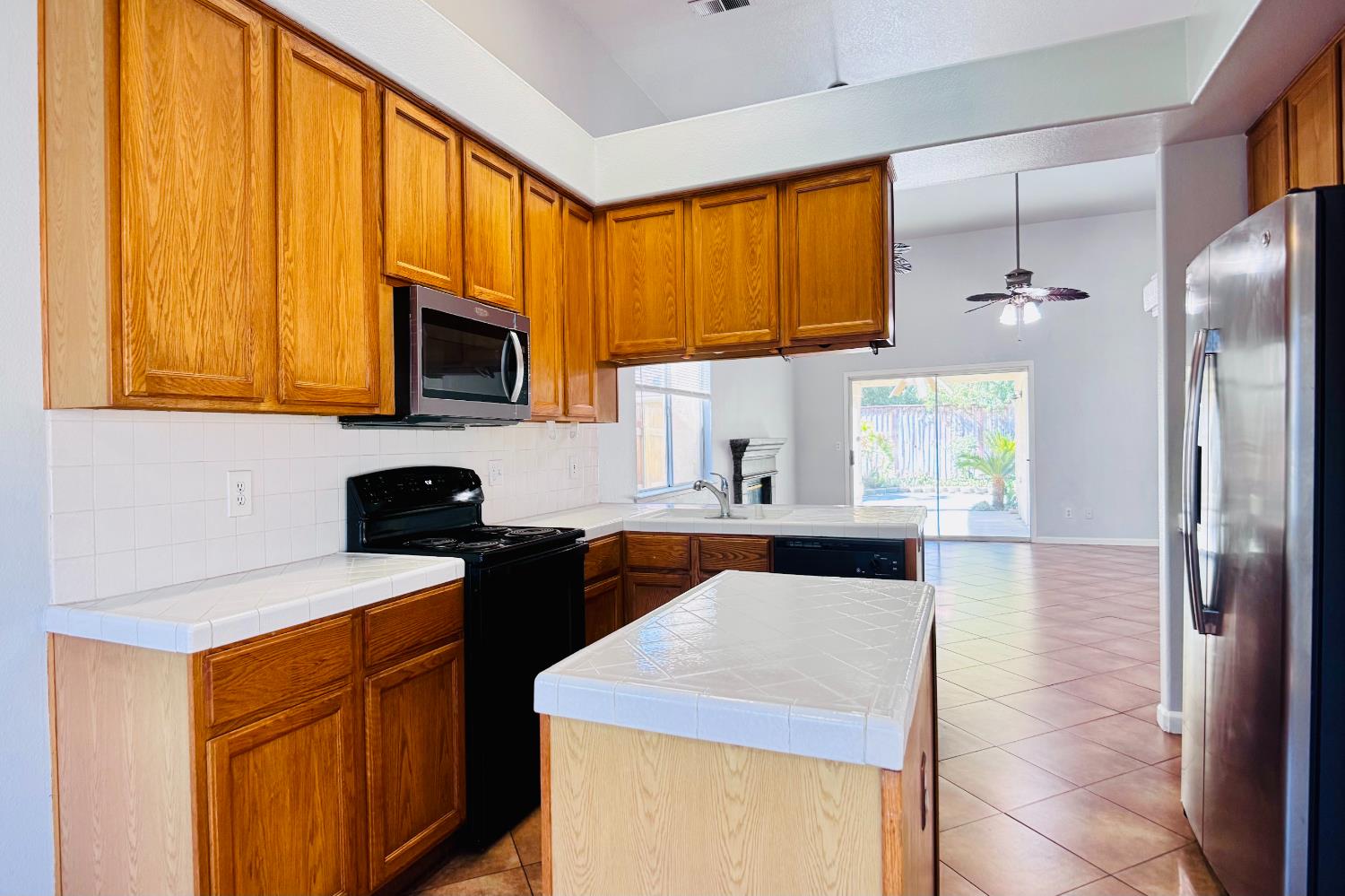 873 Garland Ave, Clovis, CA 93612