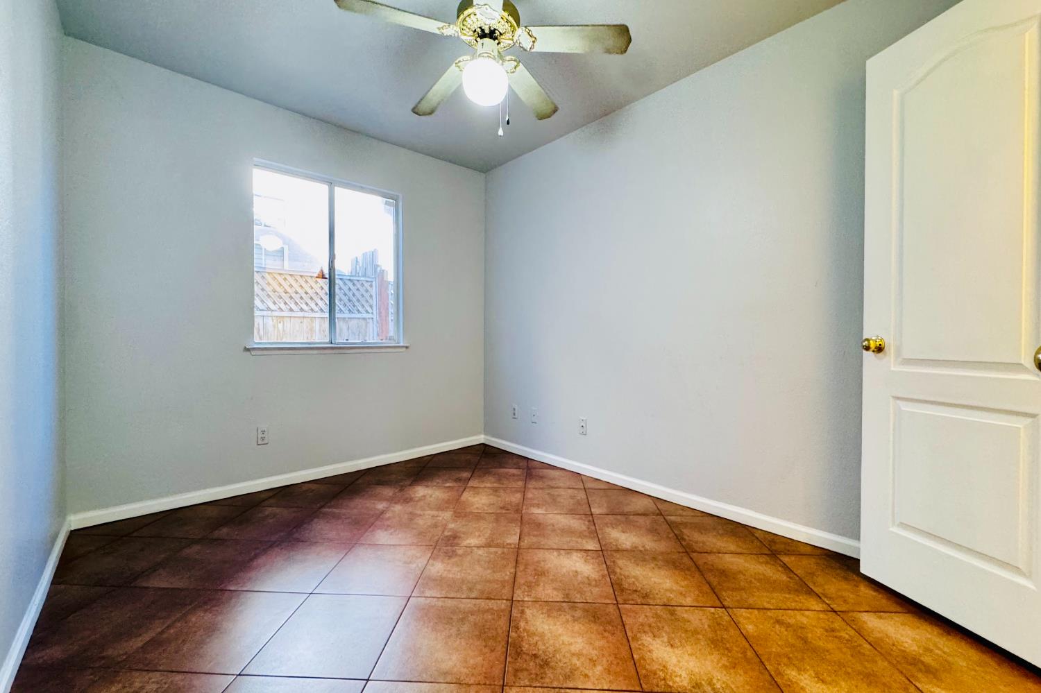 873 Garland Ave, Clovis, CA 93612
