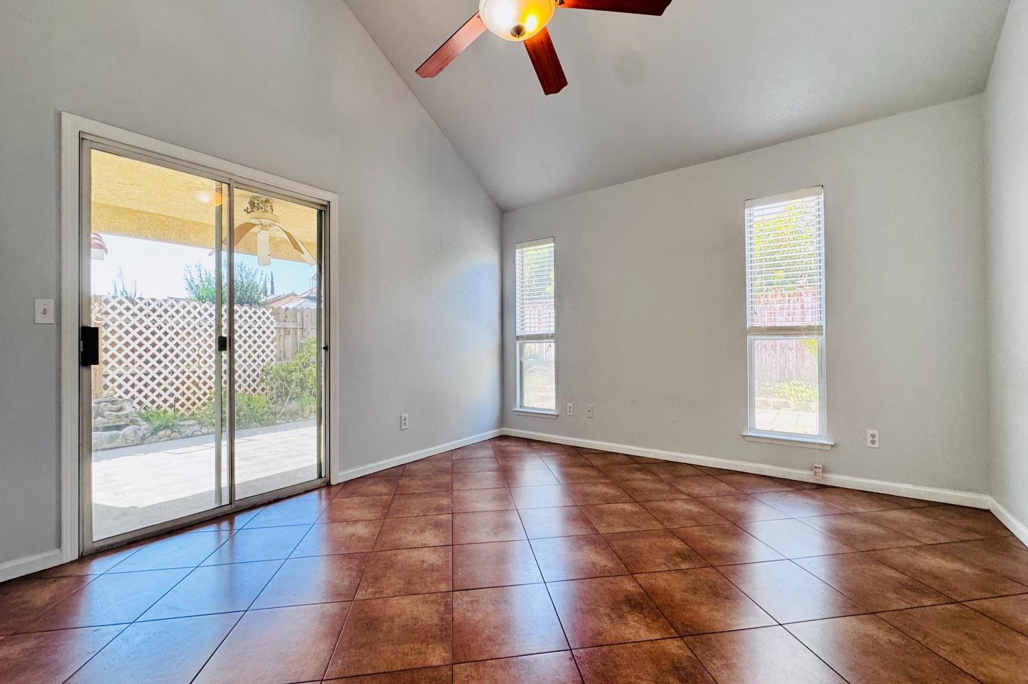 873 Garland Ave, Clovis, CA 93612