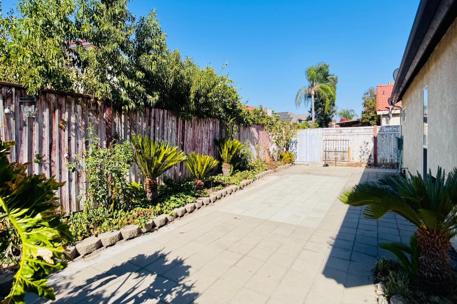 873 Garland Ave, Clovis, CA 93612