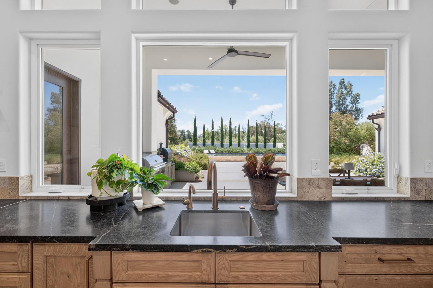 3825 Reno Ave, Clovis, CA 93619