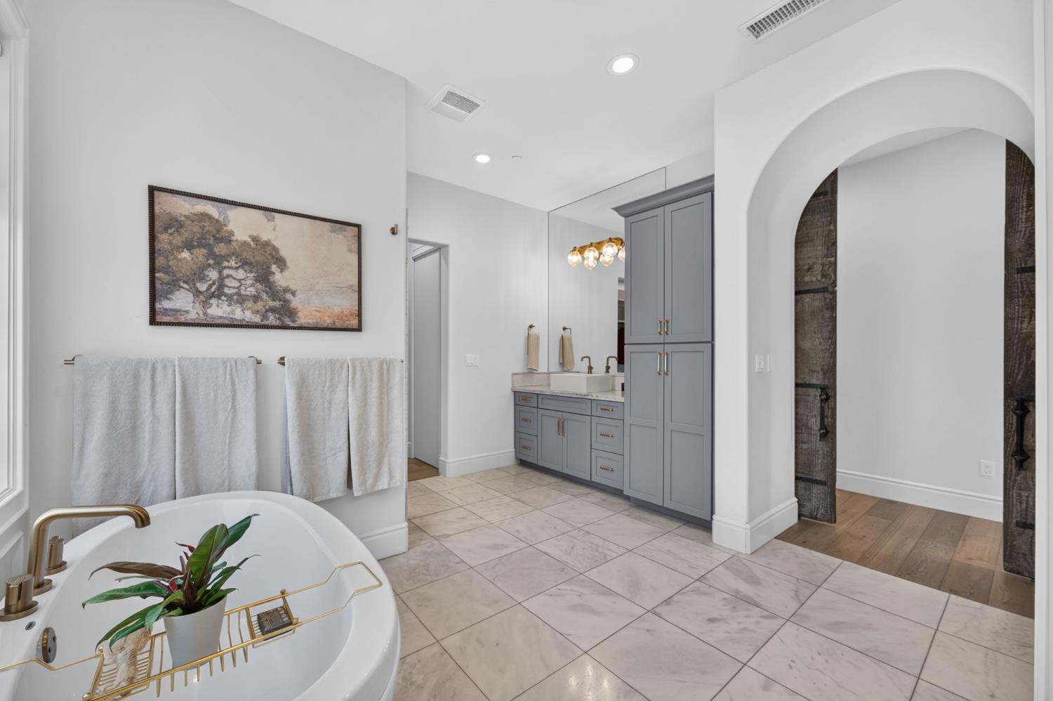 3825 Reno Ave, Clovis, CA 93619