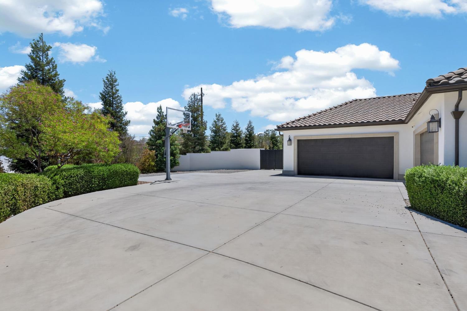 3825 Reno Ave, Clovis, CA 93619