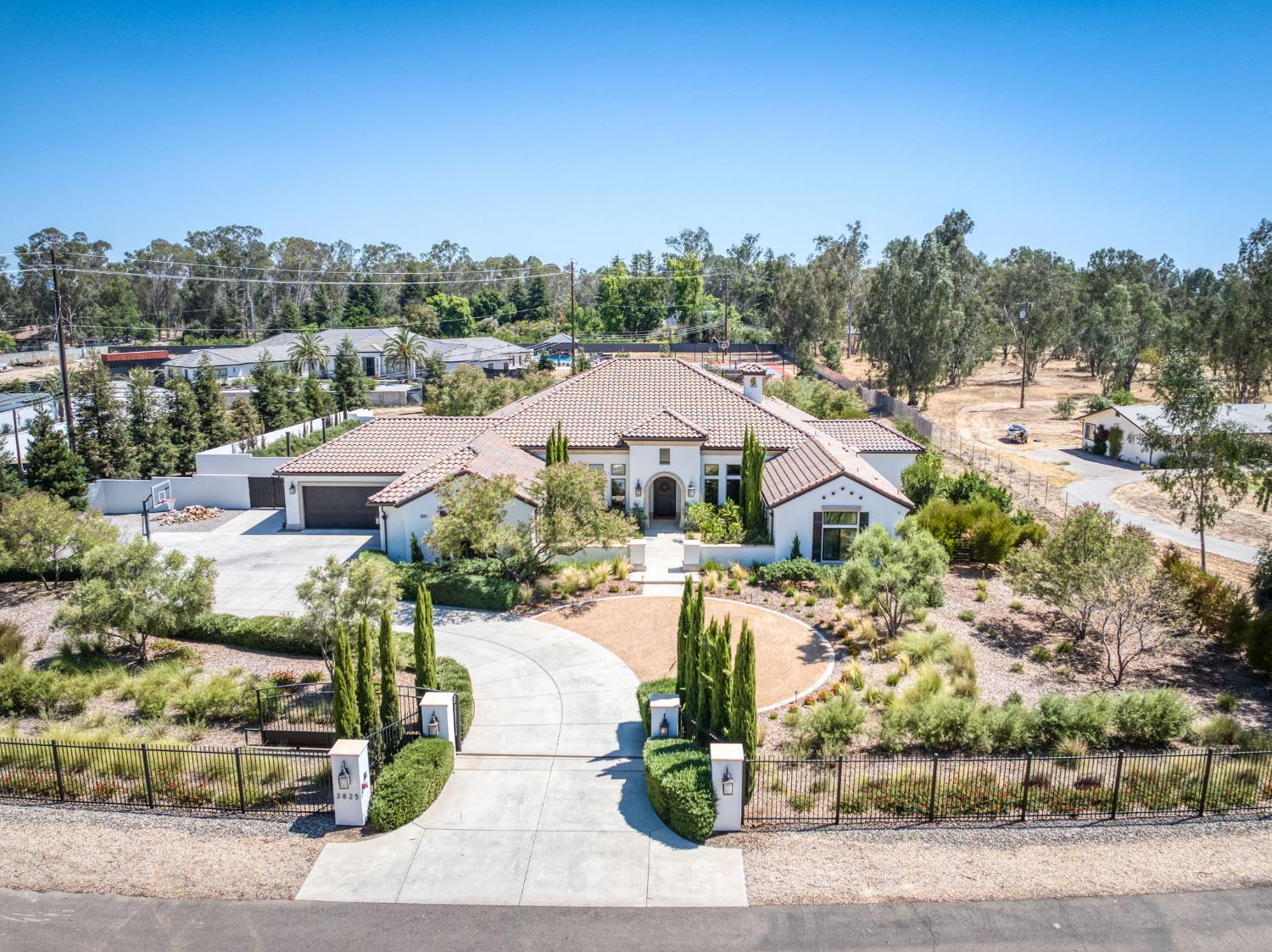3825 Reno Ave, Clovis, CA 93619