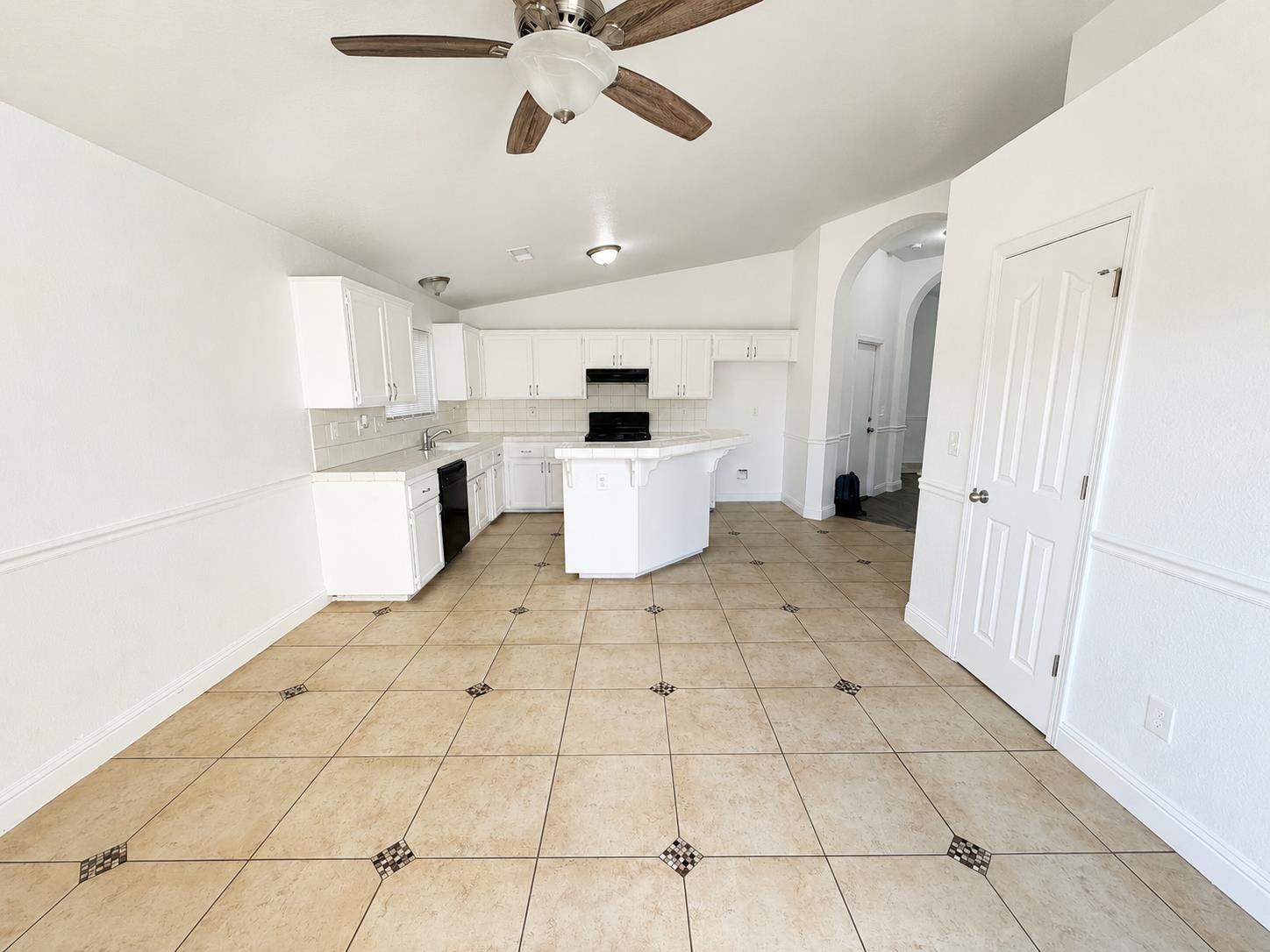 857 Isaac Newton Dr, Hanford, CA 93230