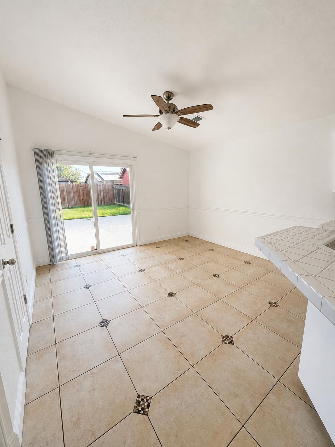 857 Isaac Newton Dr, Hanford, CA 93230