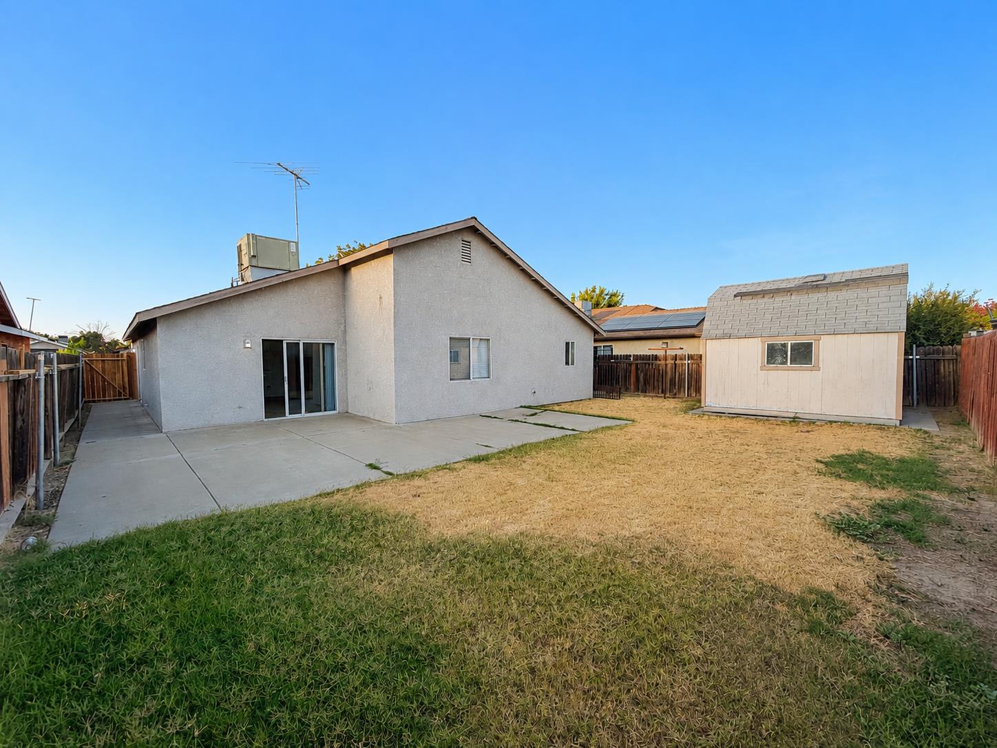 857 Isaac Newton Dr, Hanford, CA 93230