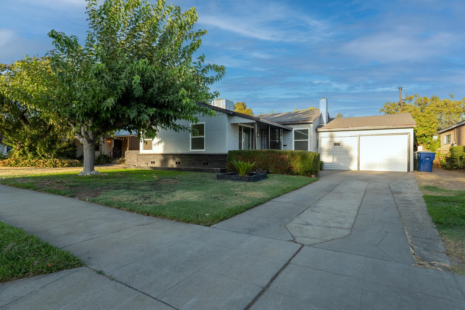 2706 N Thorne Ave, Fresno, CA 93704