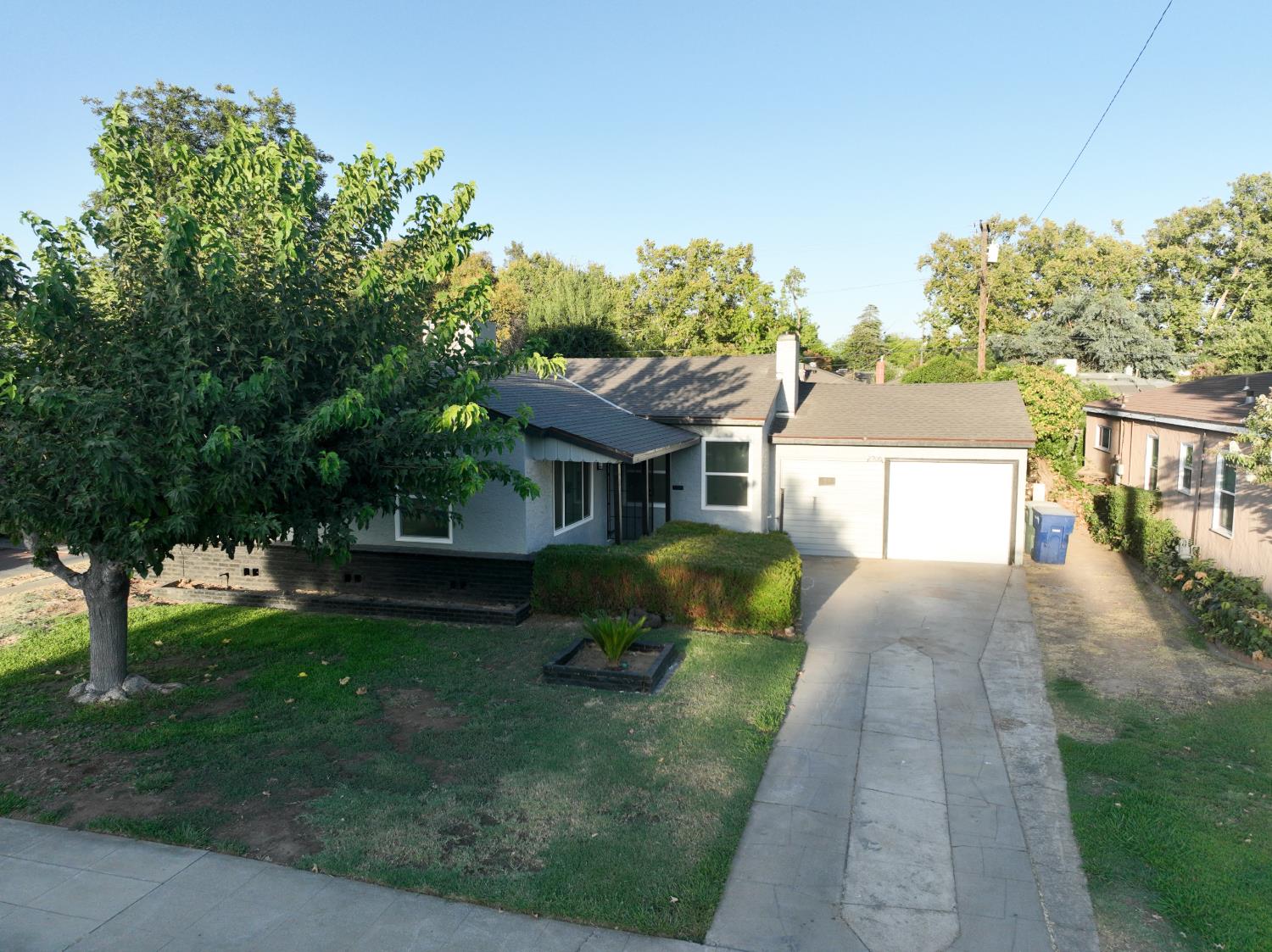 2706 N Thorne Ave, Fresno, CA 93704