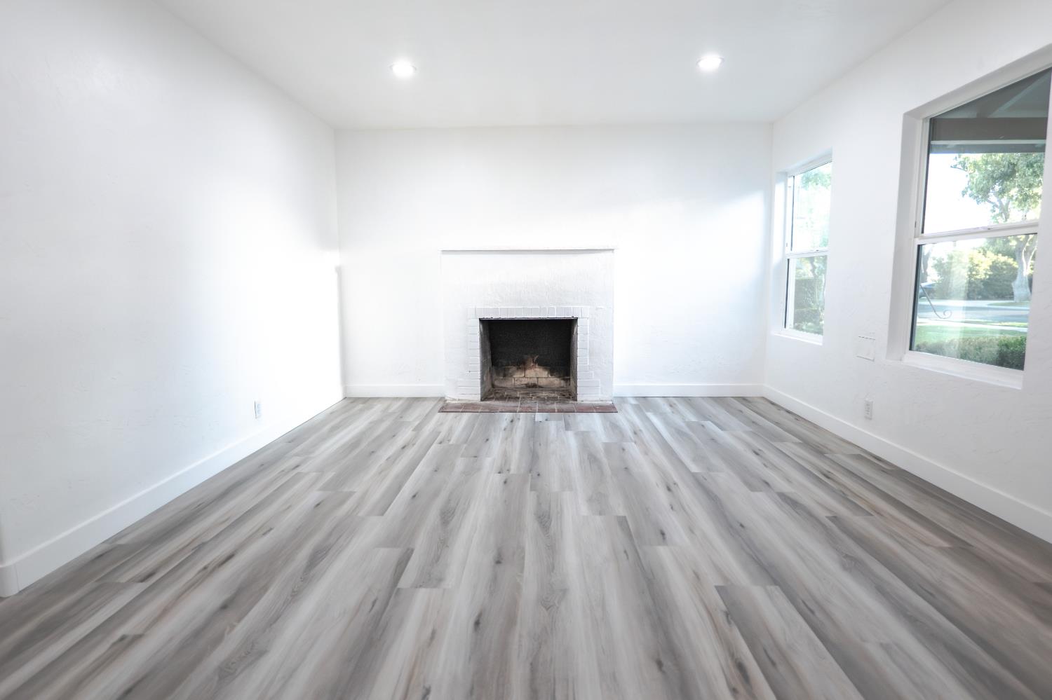 2706 N Thorne Ave, Fresno, CA 93704