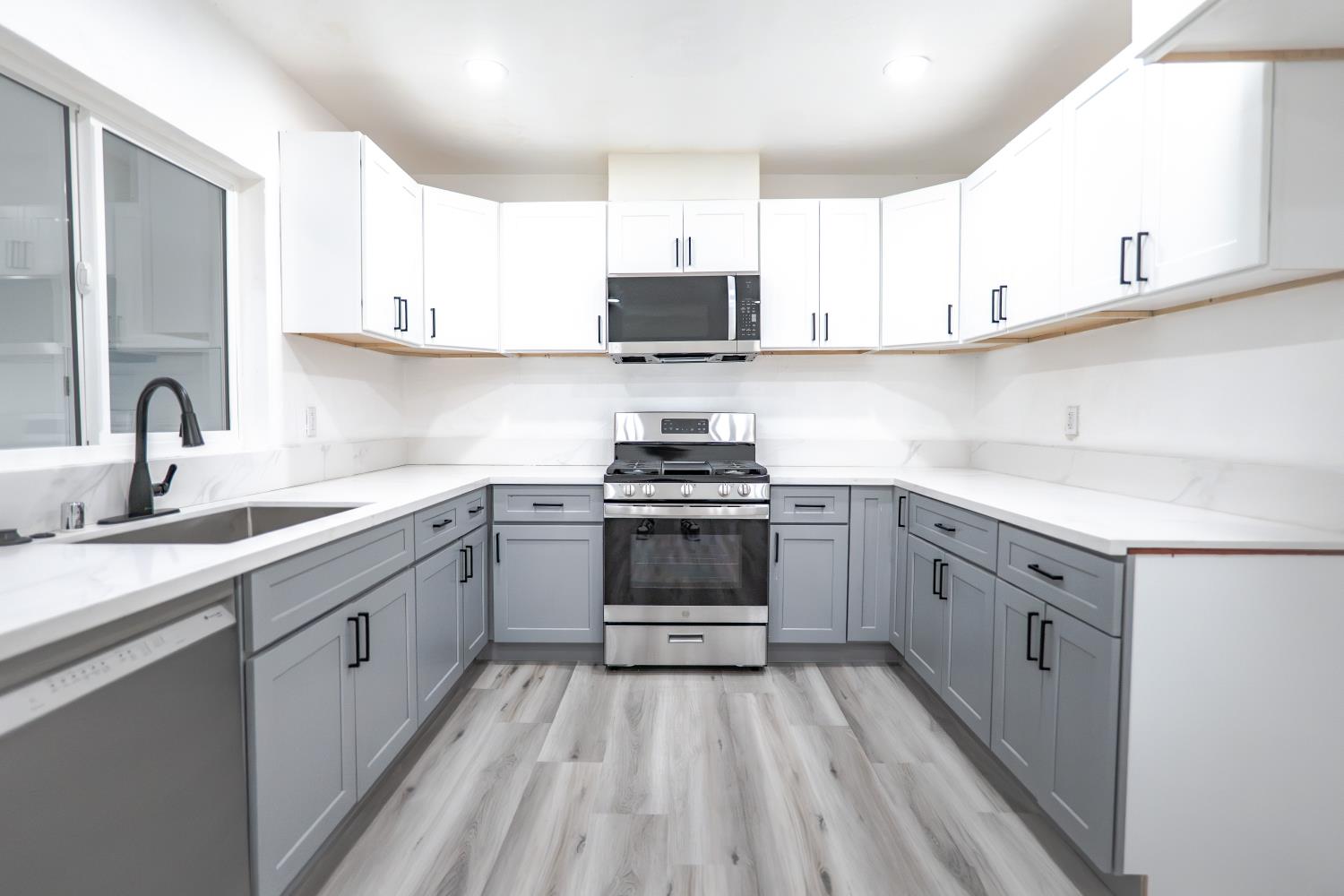 2706 N Thorne Ave, Fresno, CA 93704