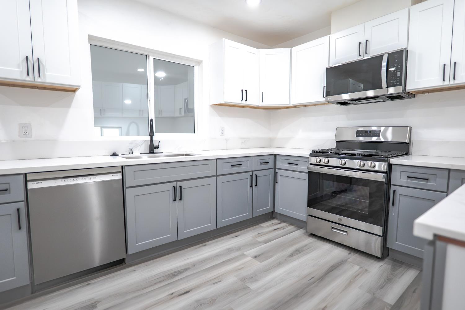 2706 N Thorne Ave, Fresno, CA 93704