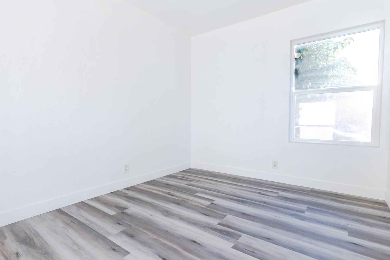 2706 N Thorne Ave, Fresno, CA 93704