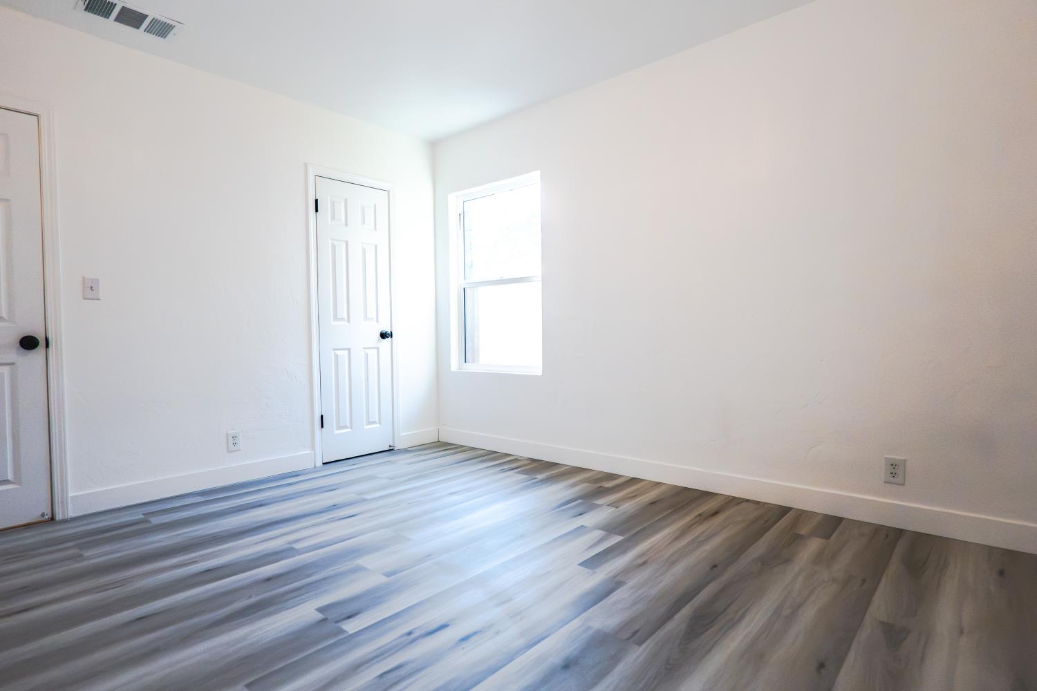 2706 N Thorne Ave, Fresno, CA 93704