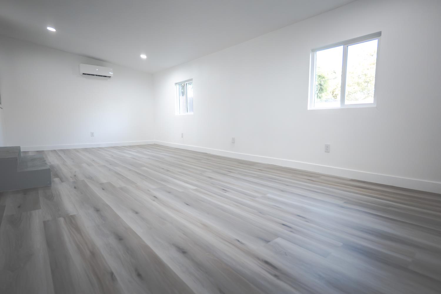 2706 N Thorne Ave, Fresno, CA 93704