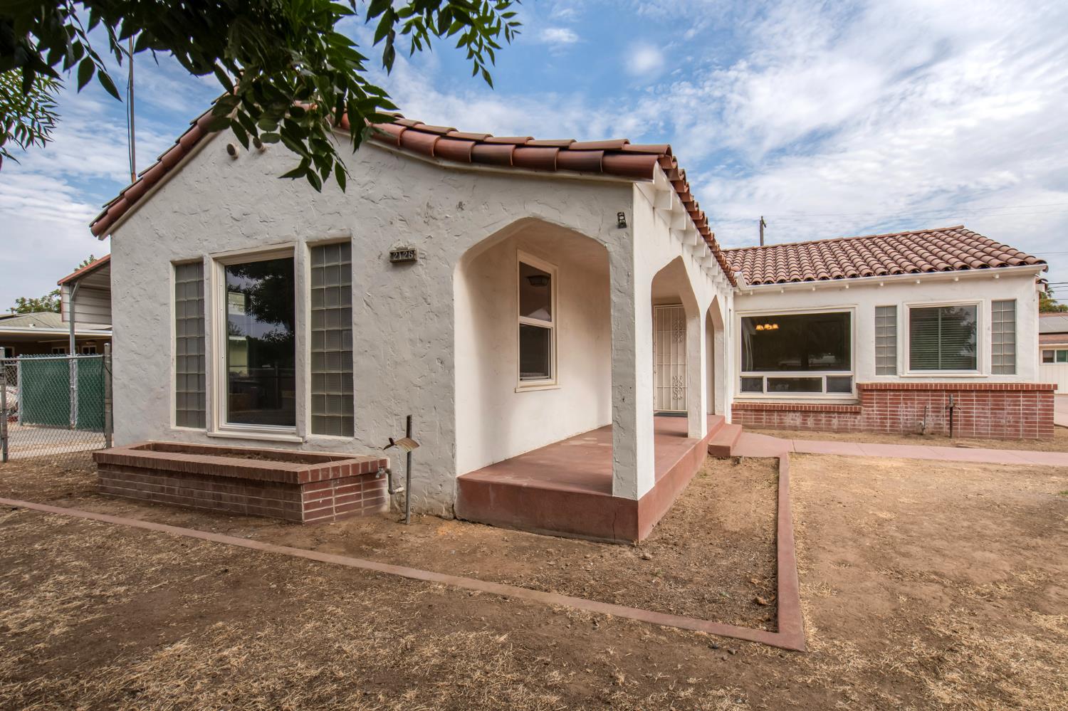 2126 W Hammond Ave, Fresno, CA 93728