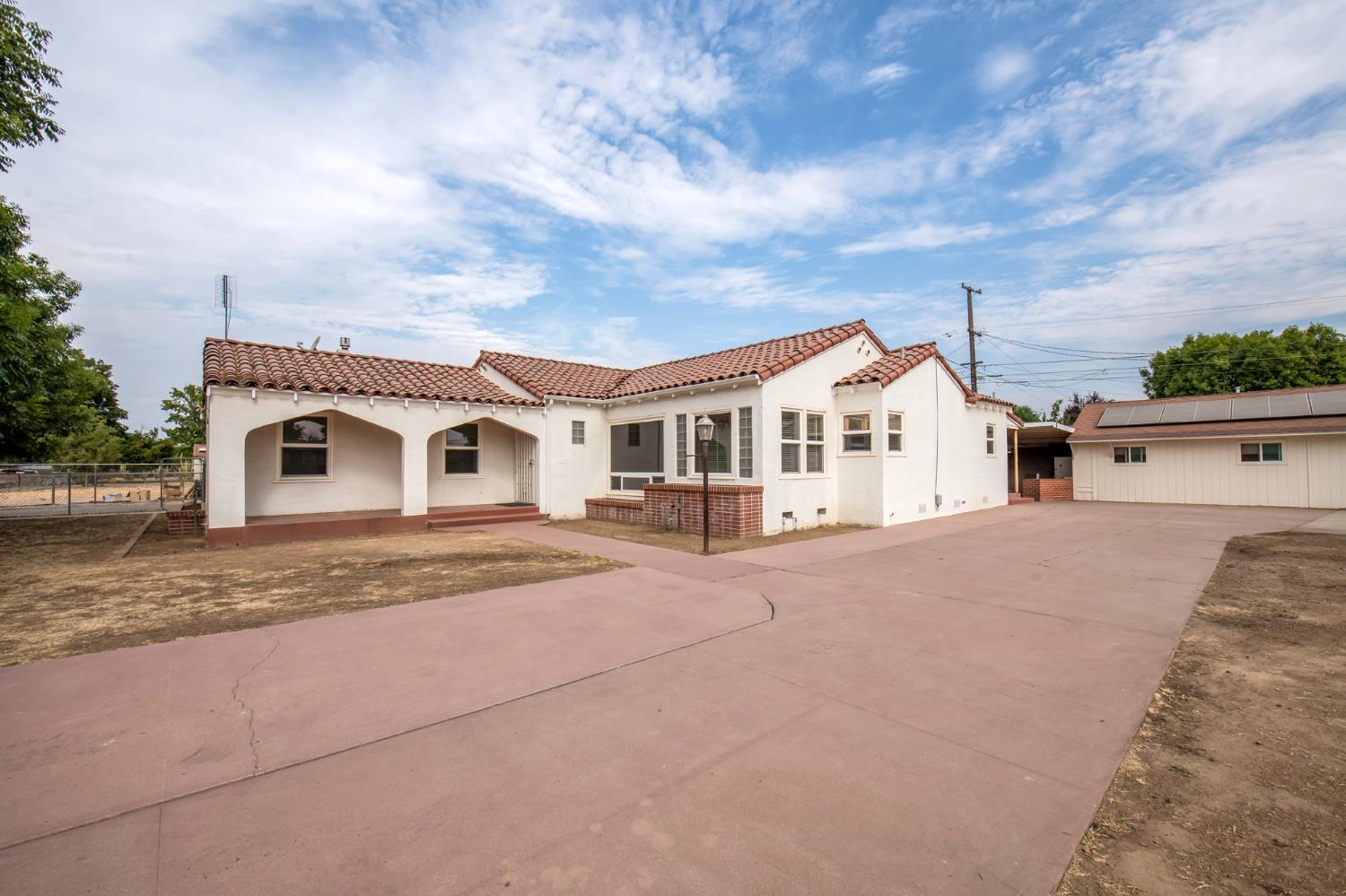 2126 W Hammond Ave, Fresno, CA 93728