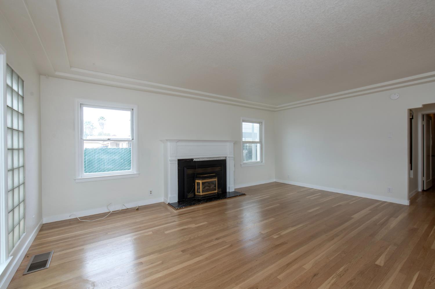 2126 W Hammond Ave, Fresno, CA 93728