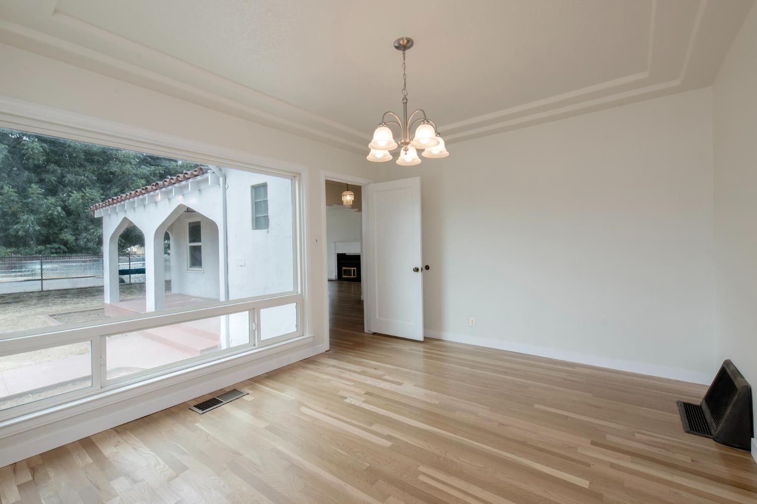 2126 W Hammond Ave, Fresno, CA 93728