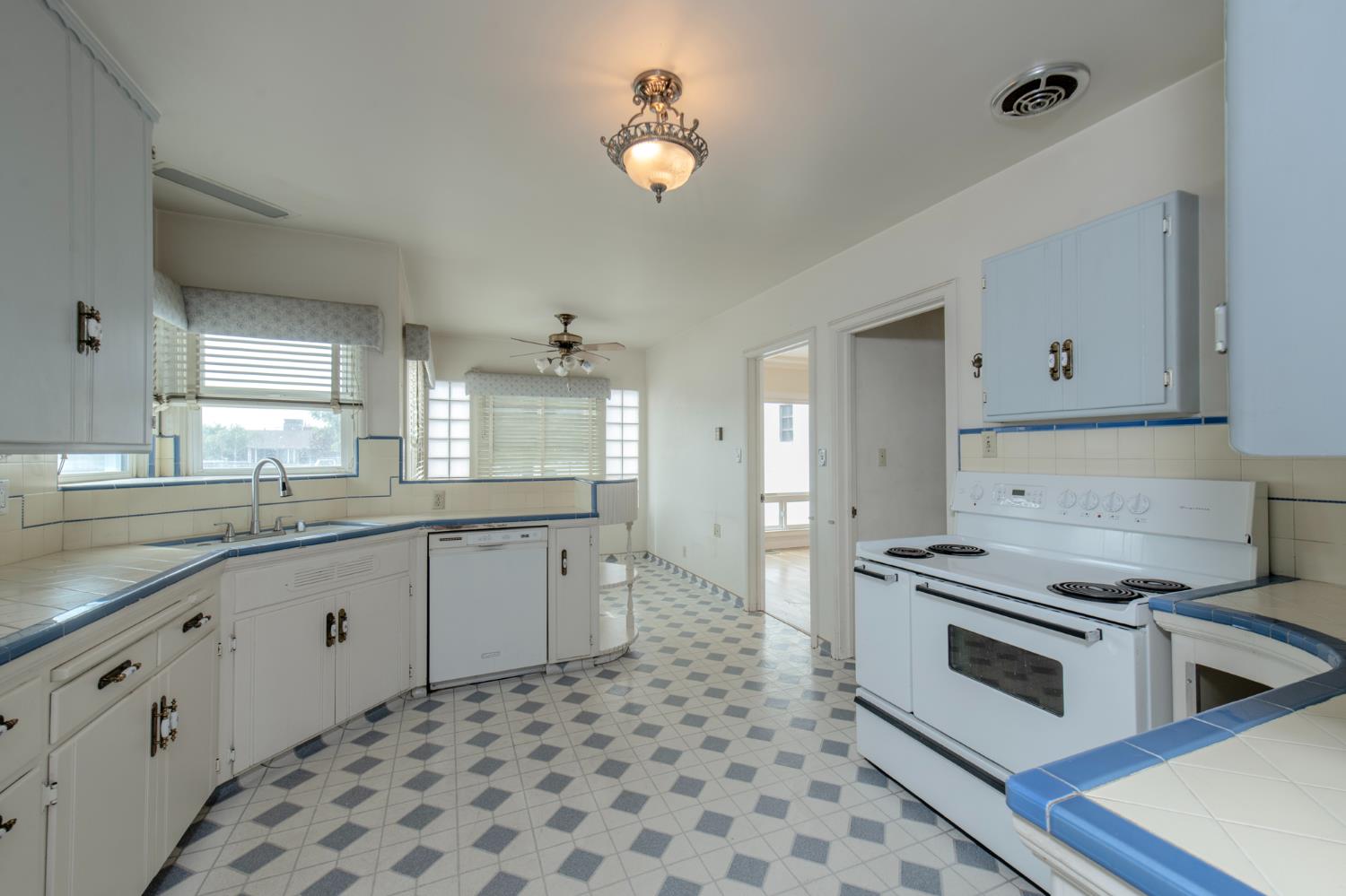 2126 W Hammond Ave, Fresno, CA 93728