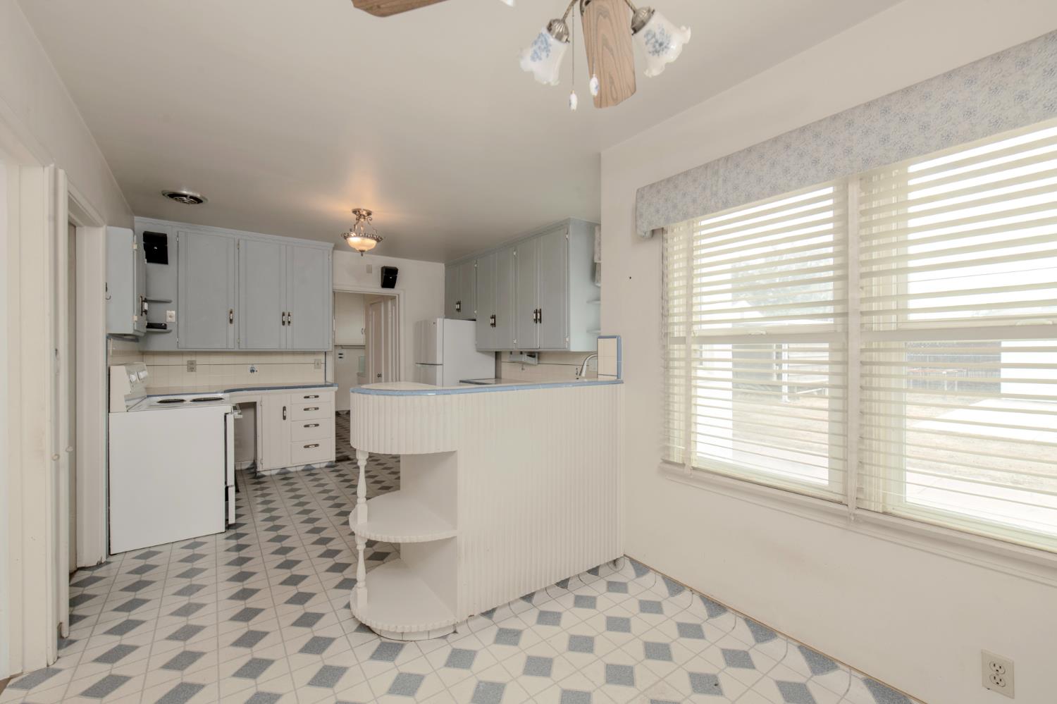 2126 W Hammond Ave, Fresno, CA 93728