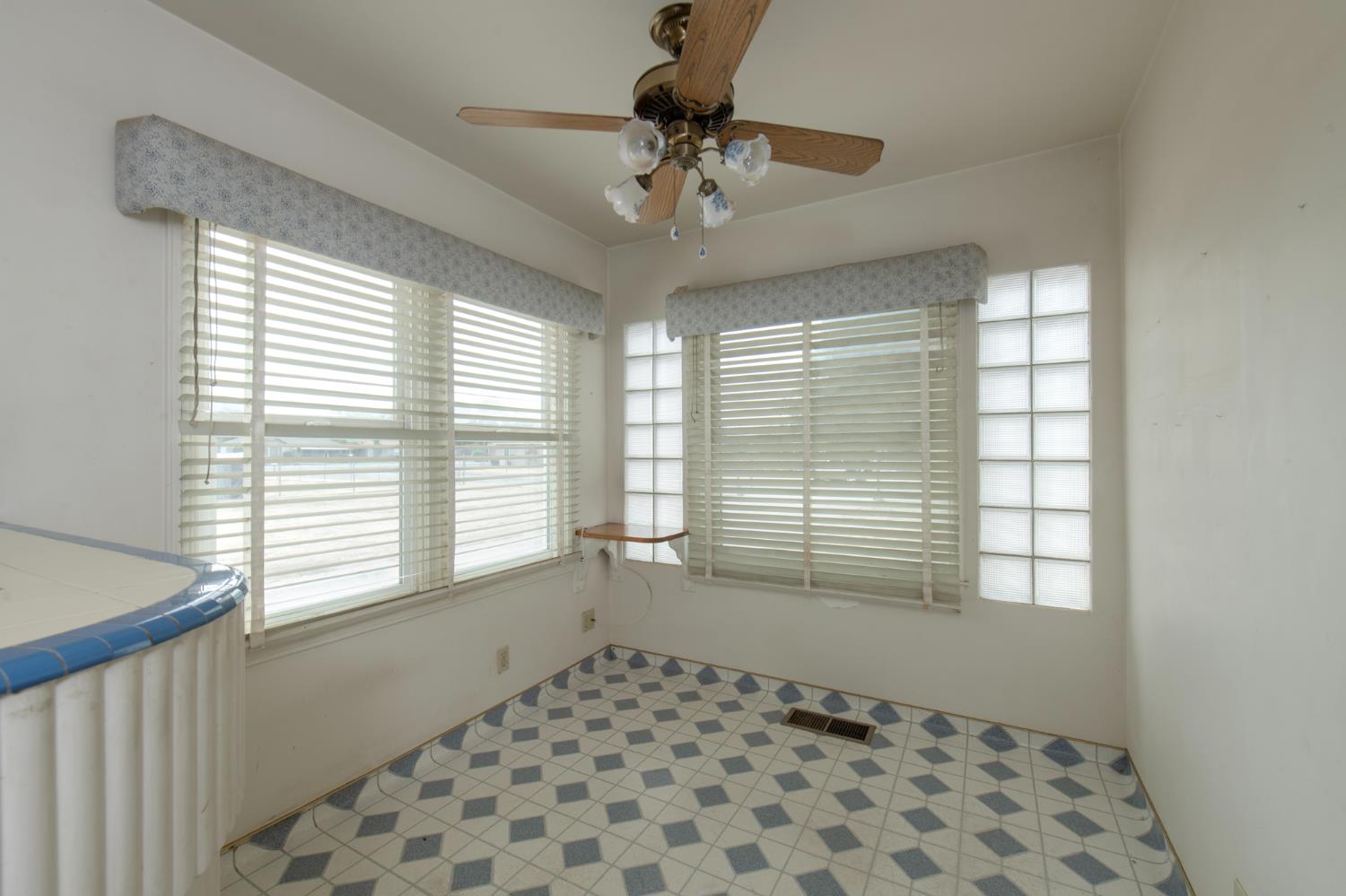 2126 W Hammond Ave, Fresno, CA 93728