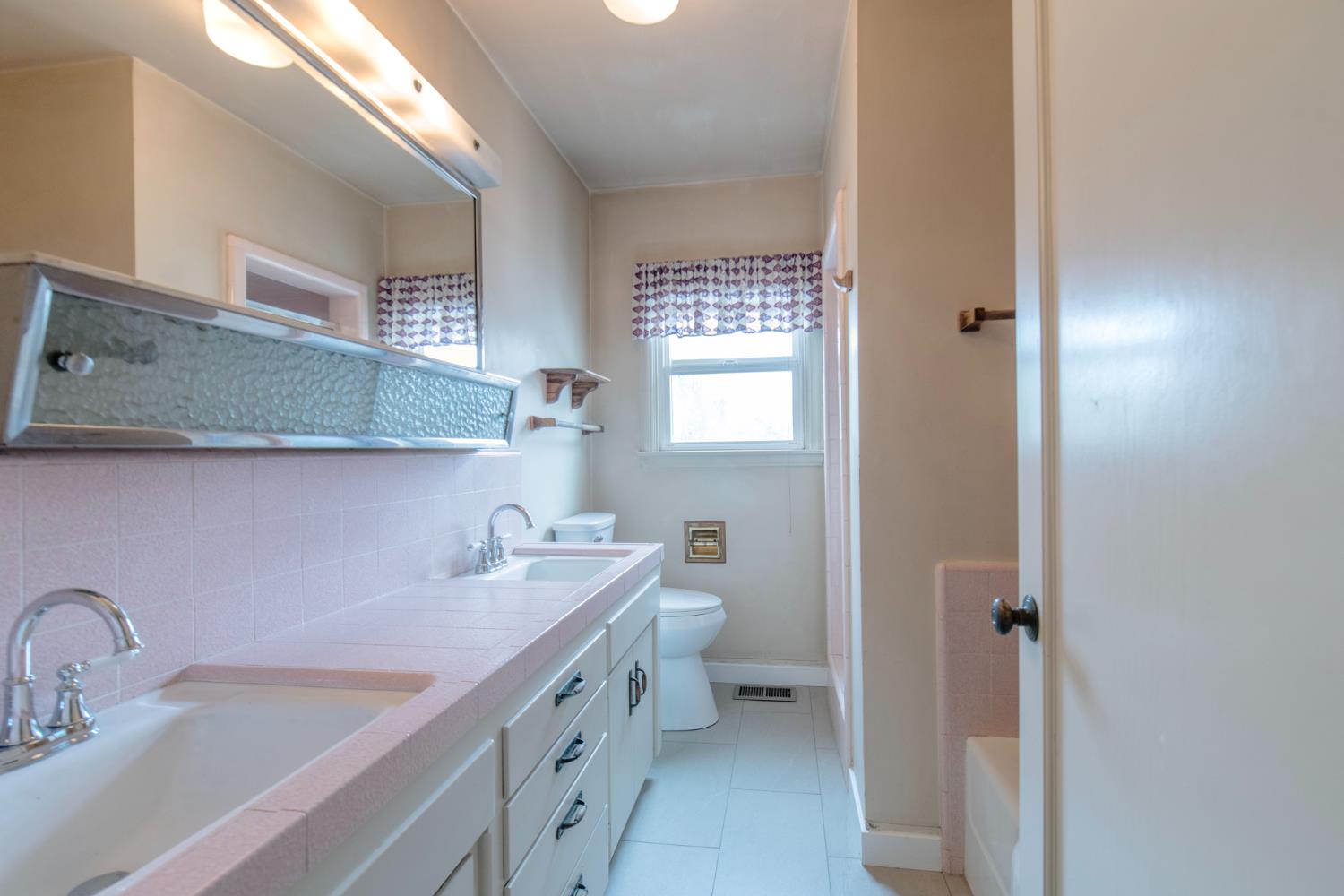 2126 W Hammond Ave, Fresno, CA 93728