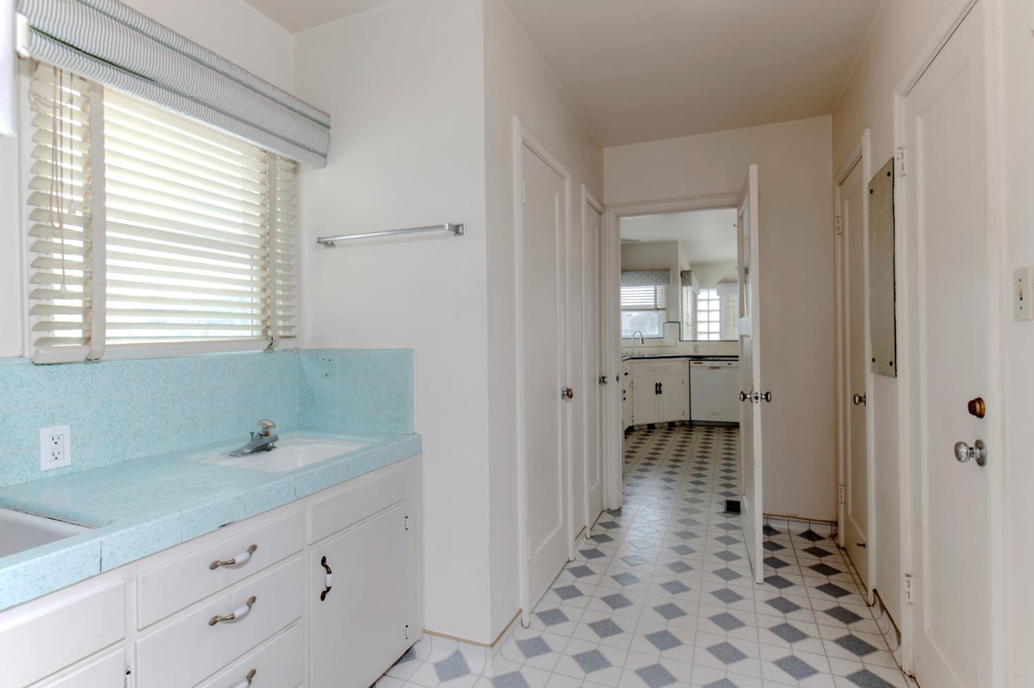 2126 W Hammond Ave, Fresno, CA 93728