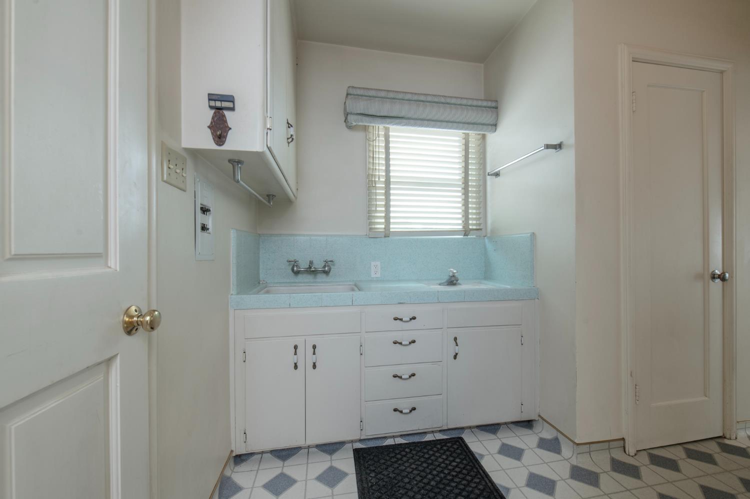 2126 W Hammond Ave, Fresno, CA 93728