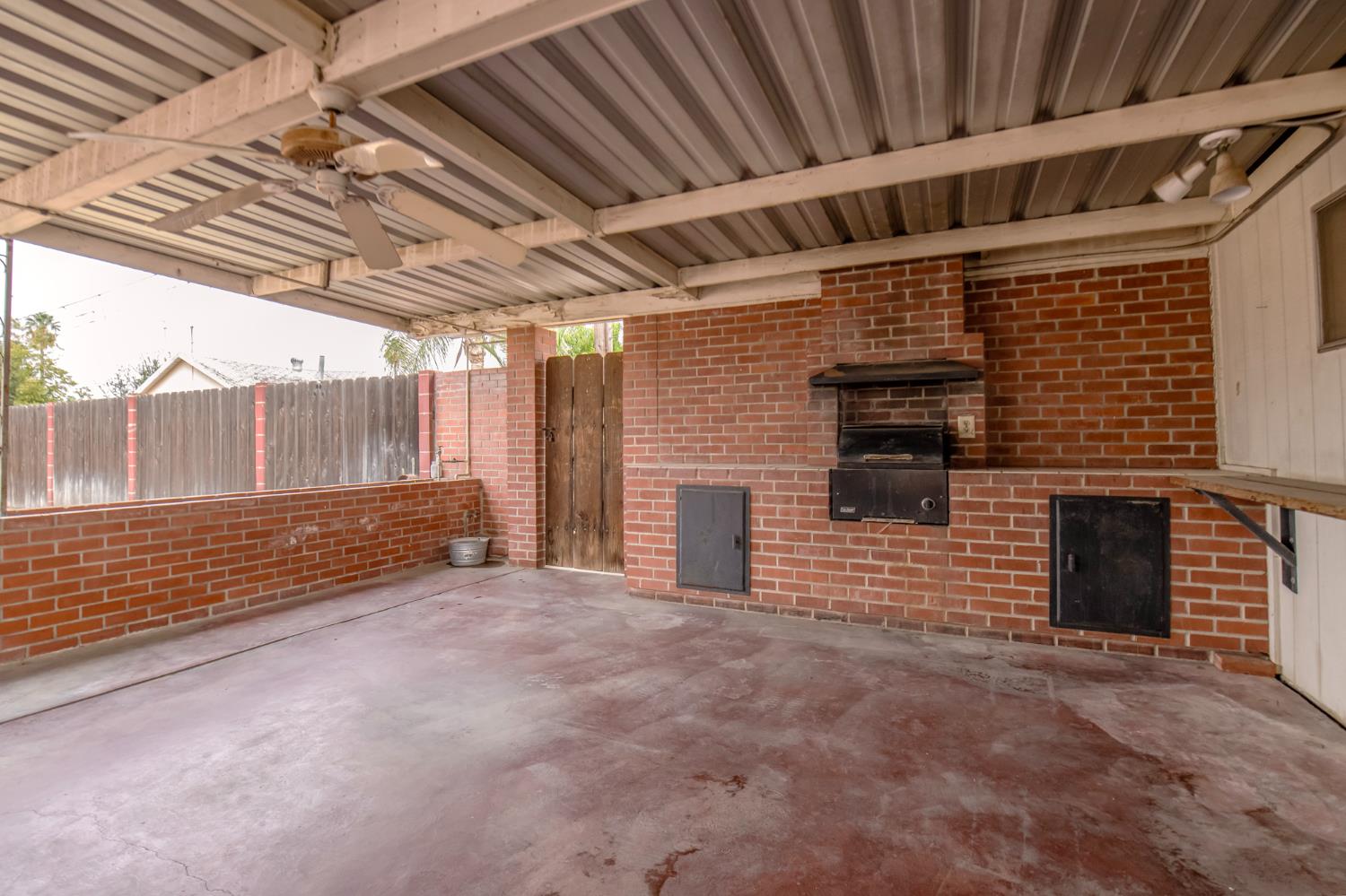 2126 W Hammond Ave, Fresno, CA 93728