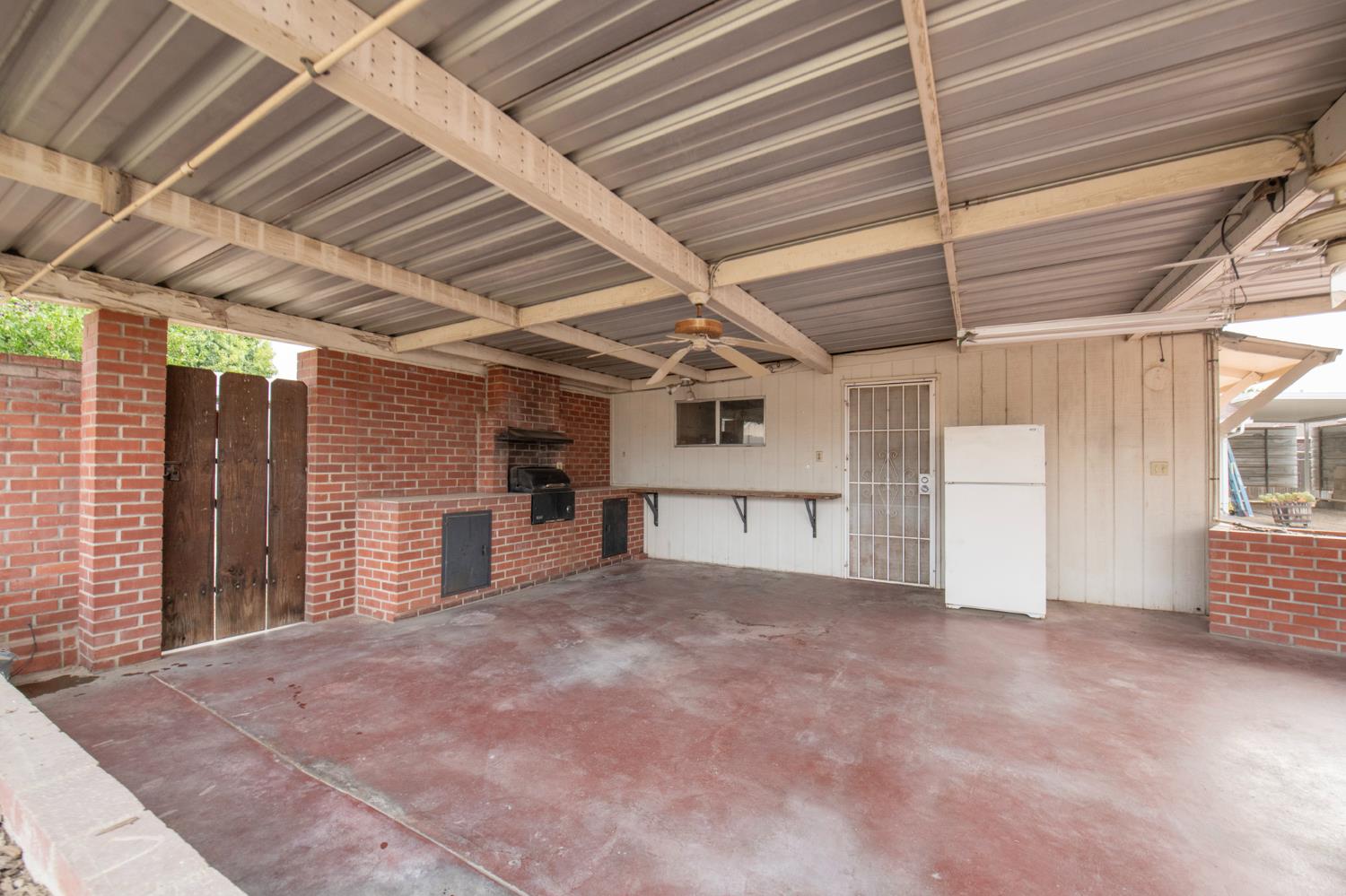 2126 W Hammond Ave, Fresno, CA 93728