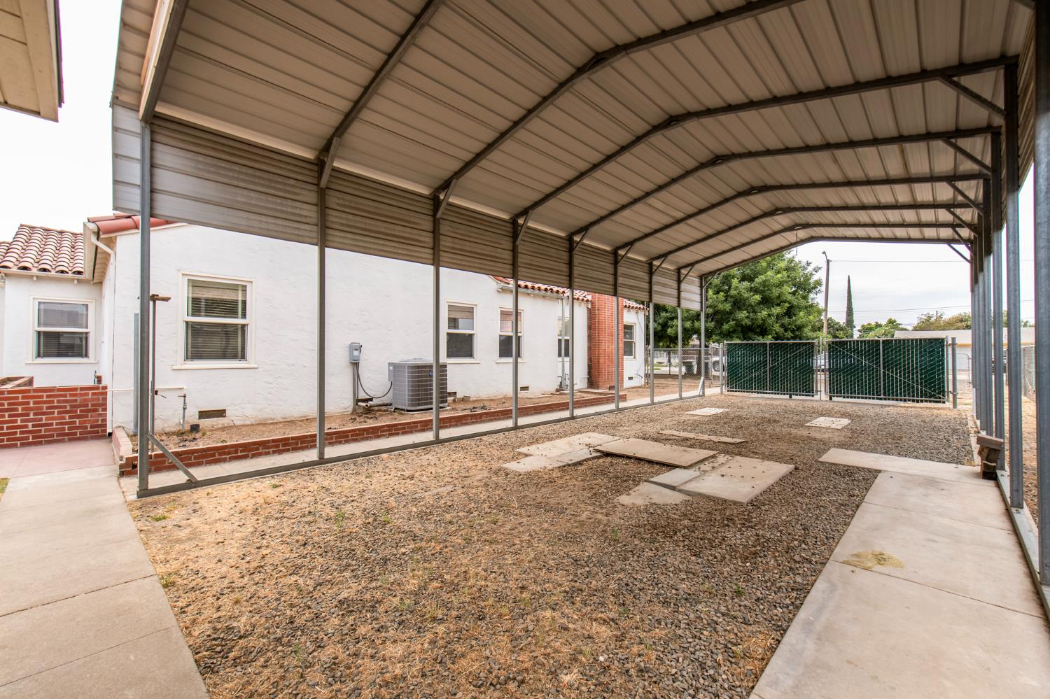 2126 W Hammond Ave, Fresno, CA 93728