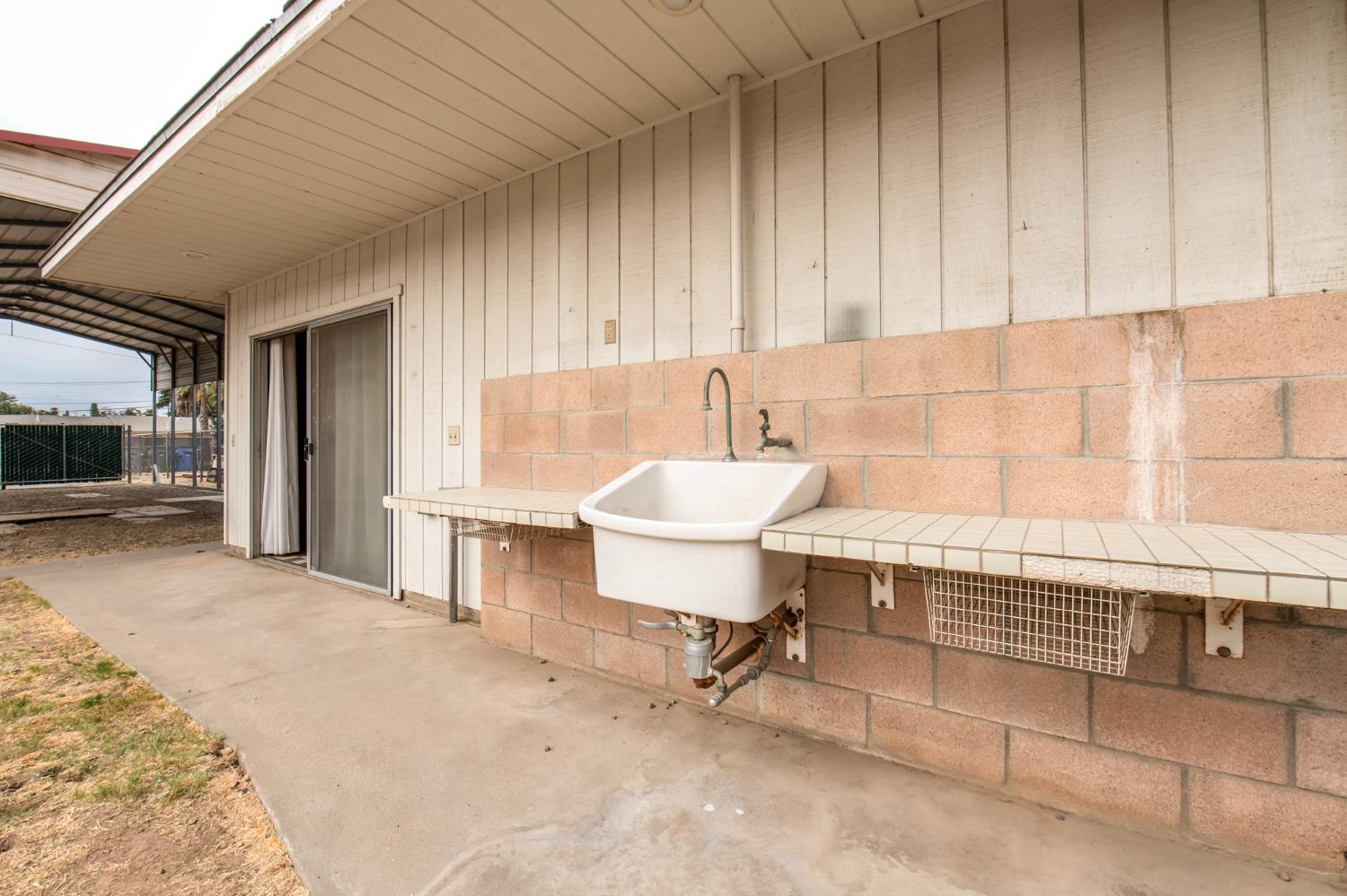 2126 W Hammond Ave, Fresno, CA 93728