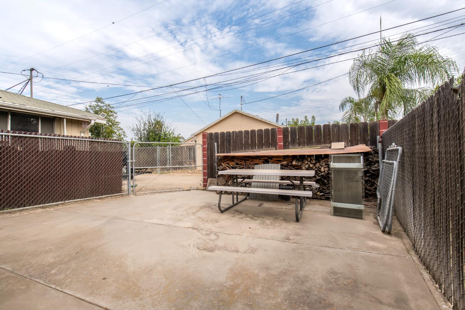 2126 W Hammond Ave, Fresno, CA 93728