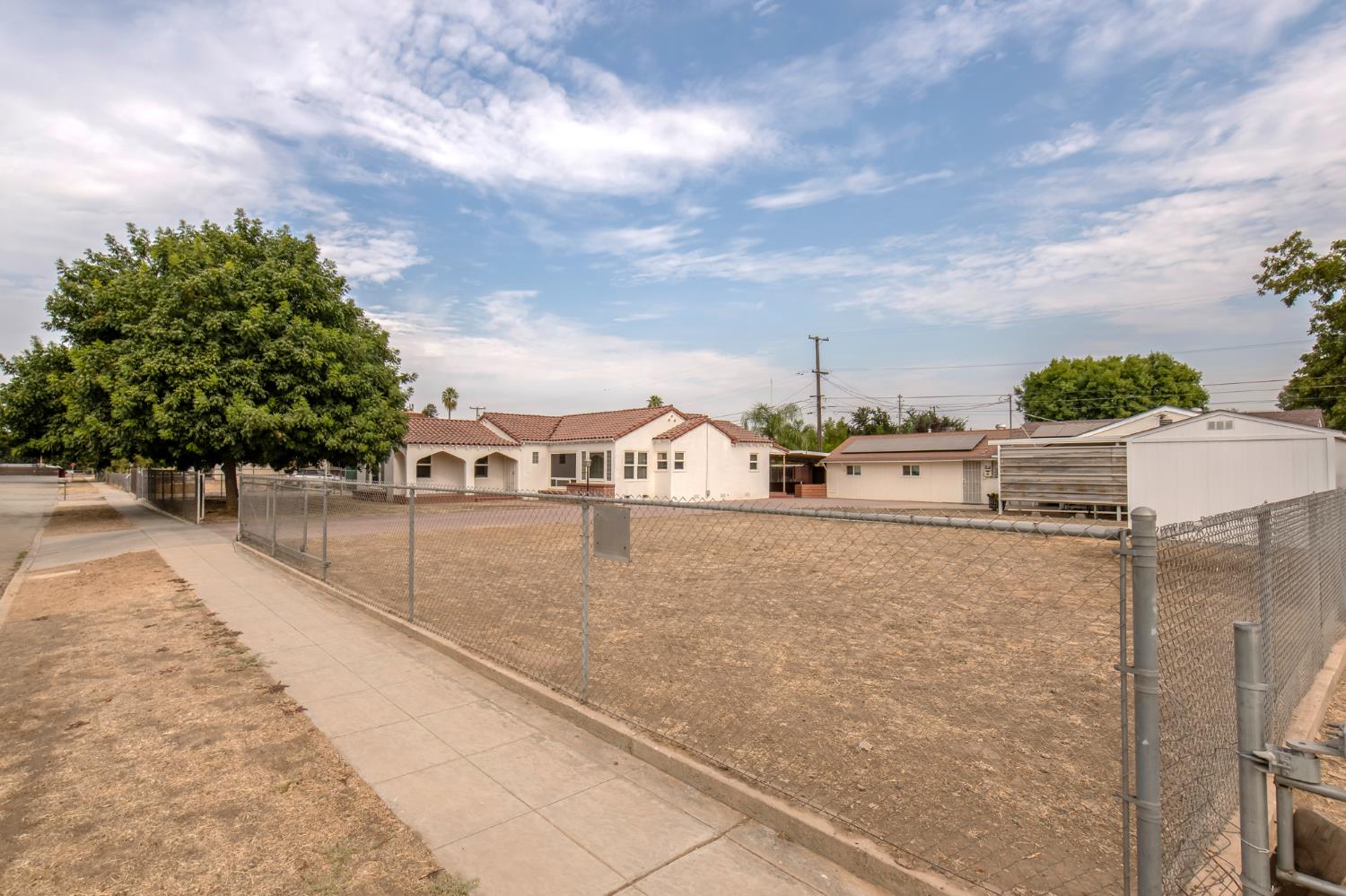 2126 W Hammond Ave, Fresno, CA 93728