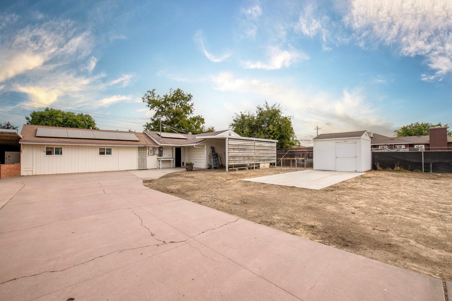 2126 W Hammond Ave, Fresno, CA 93728