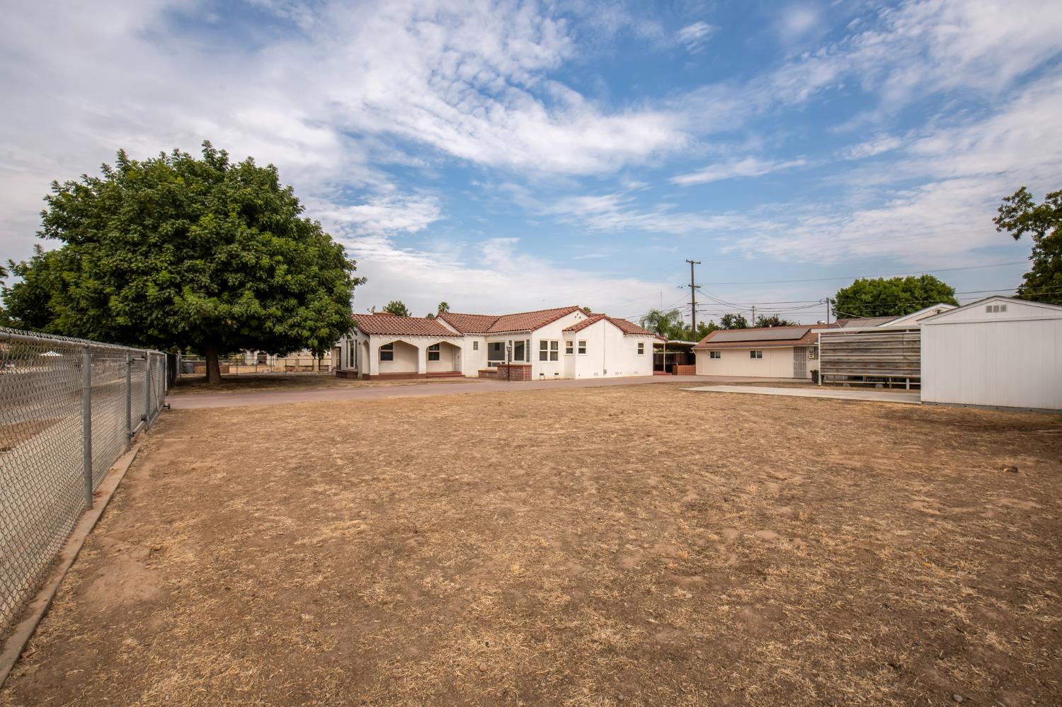 2126 W Hammond Ave, Fresno, CA 93728