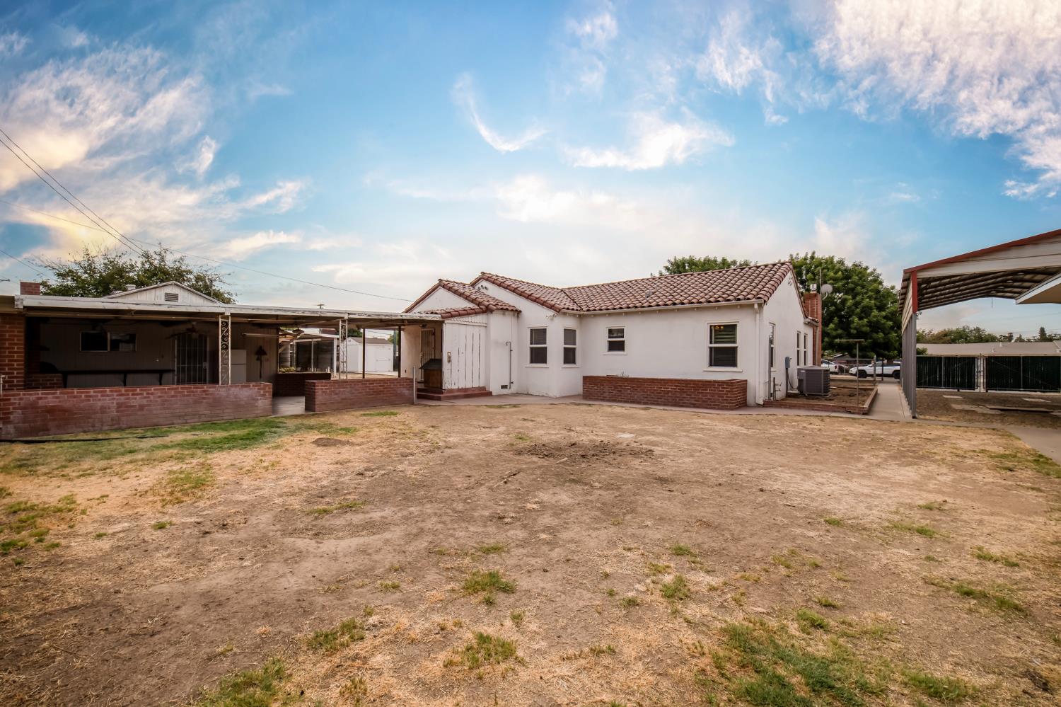 2126 W Hammond Ave, Fresno, CA 93728