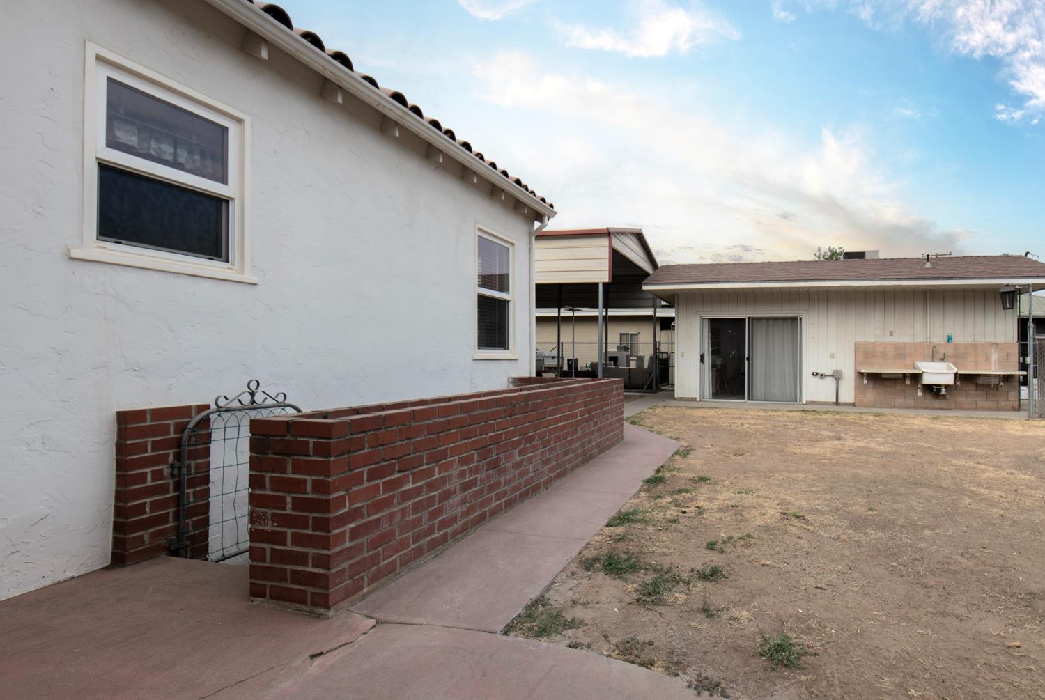 2126 W Hammond Ave, Fresno, CA 93728