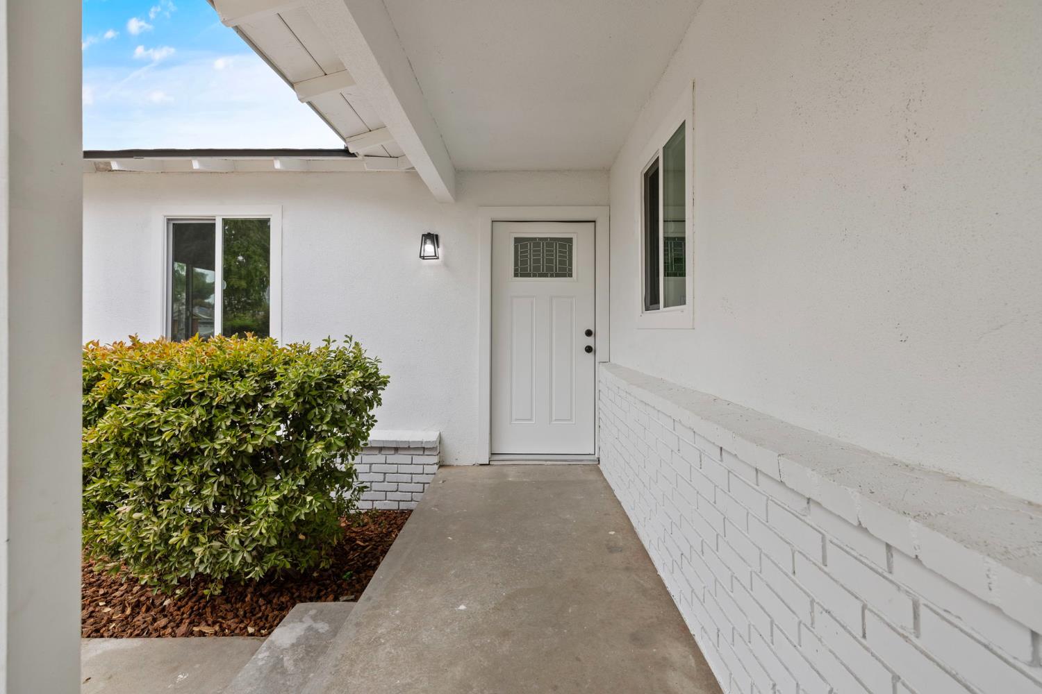 1625 S Sierra Vista Ave, Fresno, CA 93702
