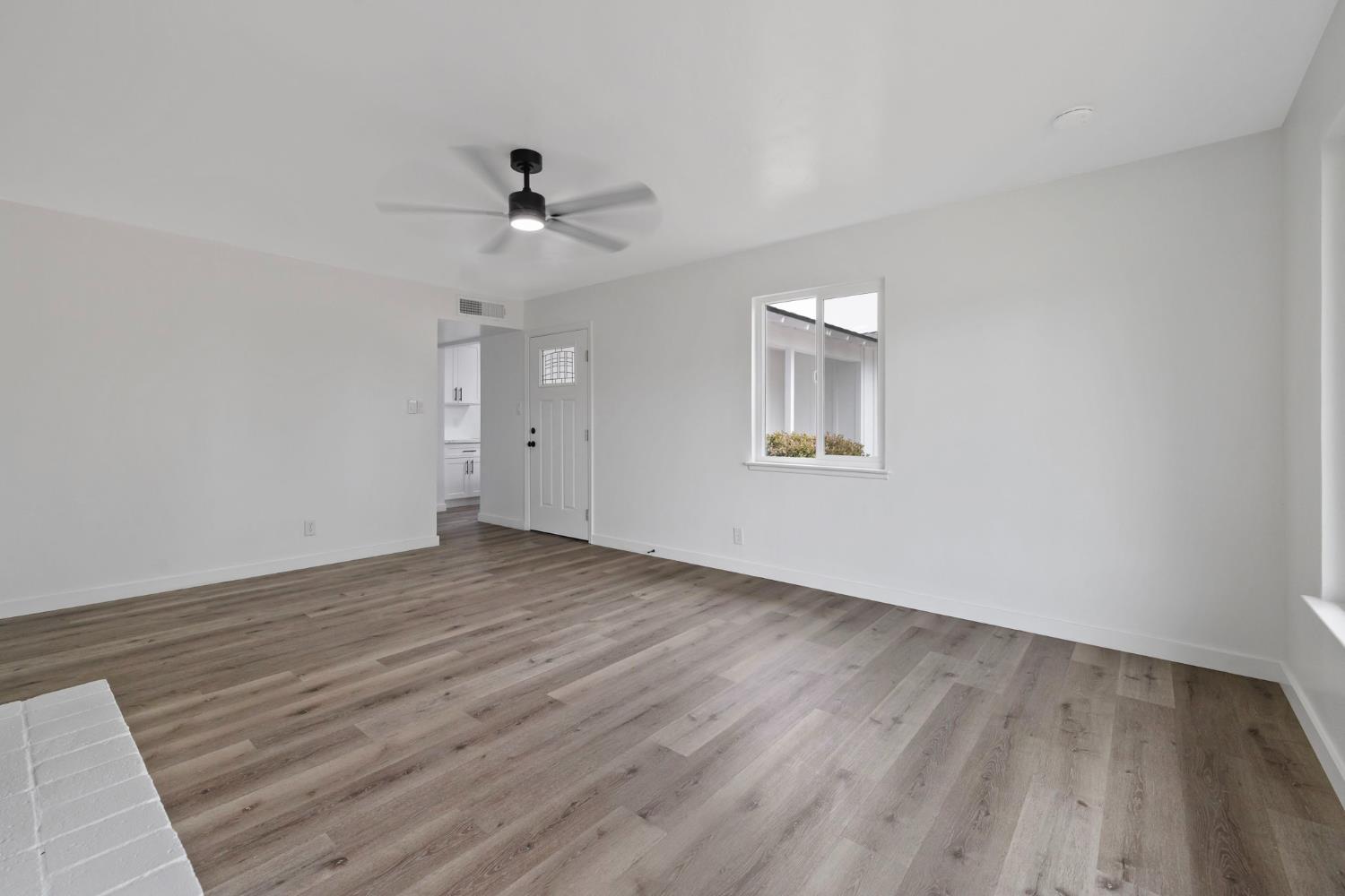 1625 S Sierra Vista Ave, Fresno, CA 93702