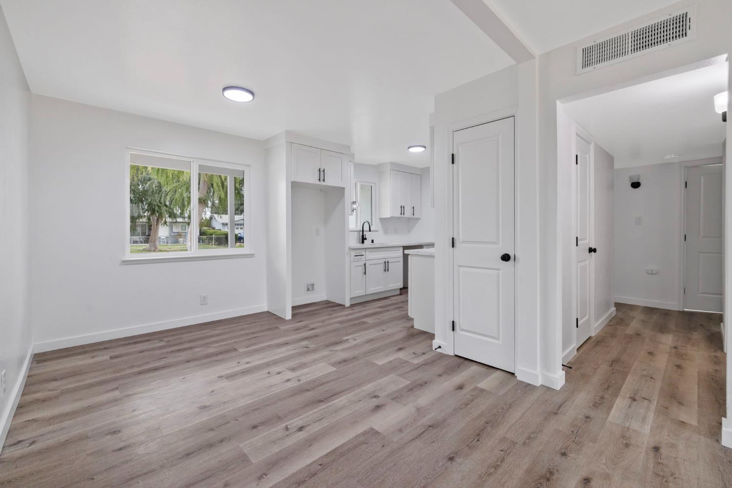 1625 S Sierra Vista Ave, Fresno, CA 93702