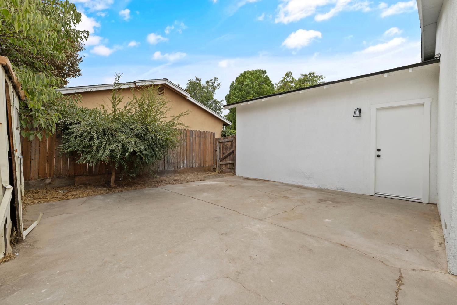 1625 S Sierra Vista Ave, Fresno, CA 93702
