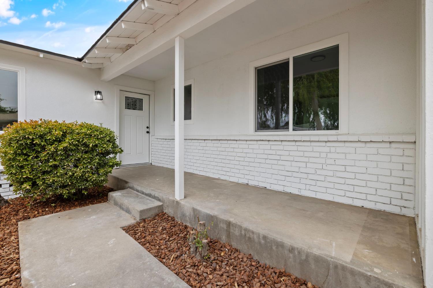 1625 S Sierra Vista Ave, Fresno, CA 93702