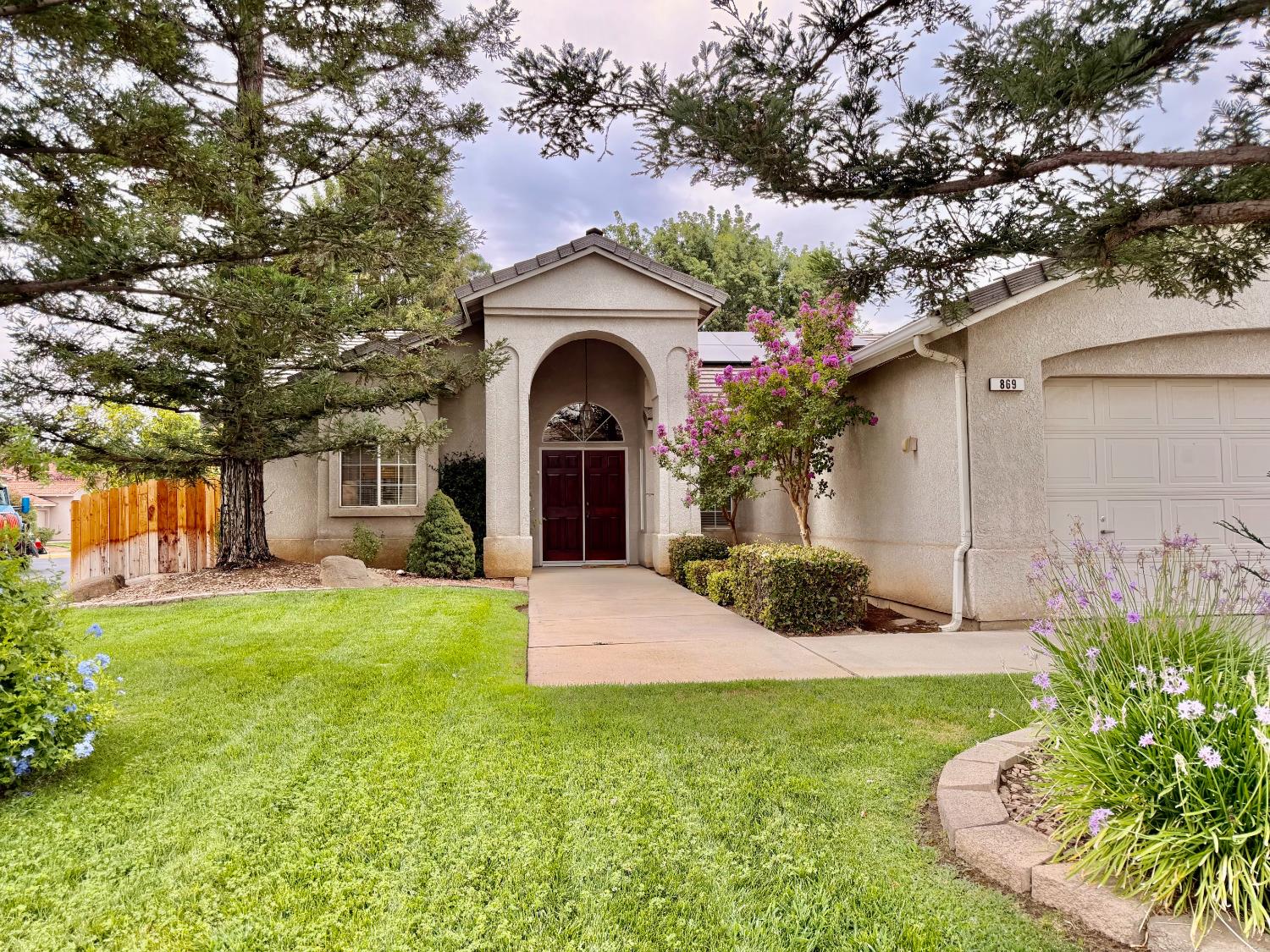 869 Spruce Ave, Clovis, CA 93611